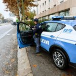 Verona, ruba alcolici e aggredisce l’addetto alla sicurezza: arrestato un 26enne